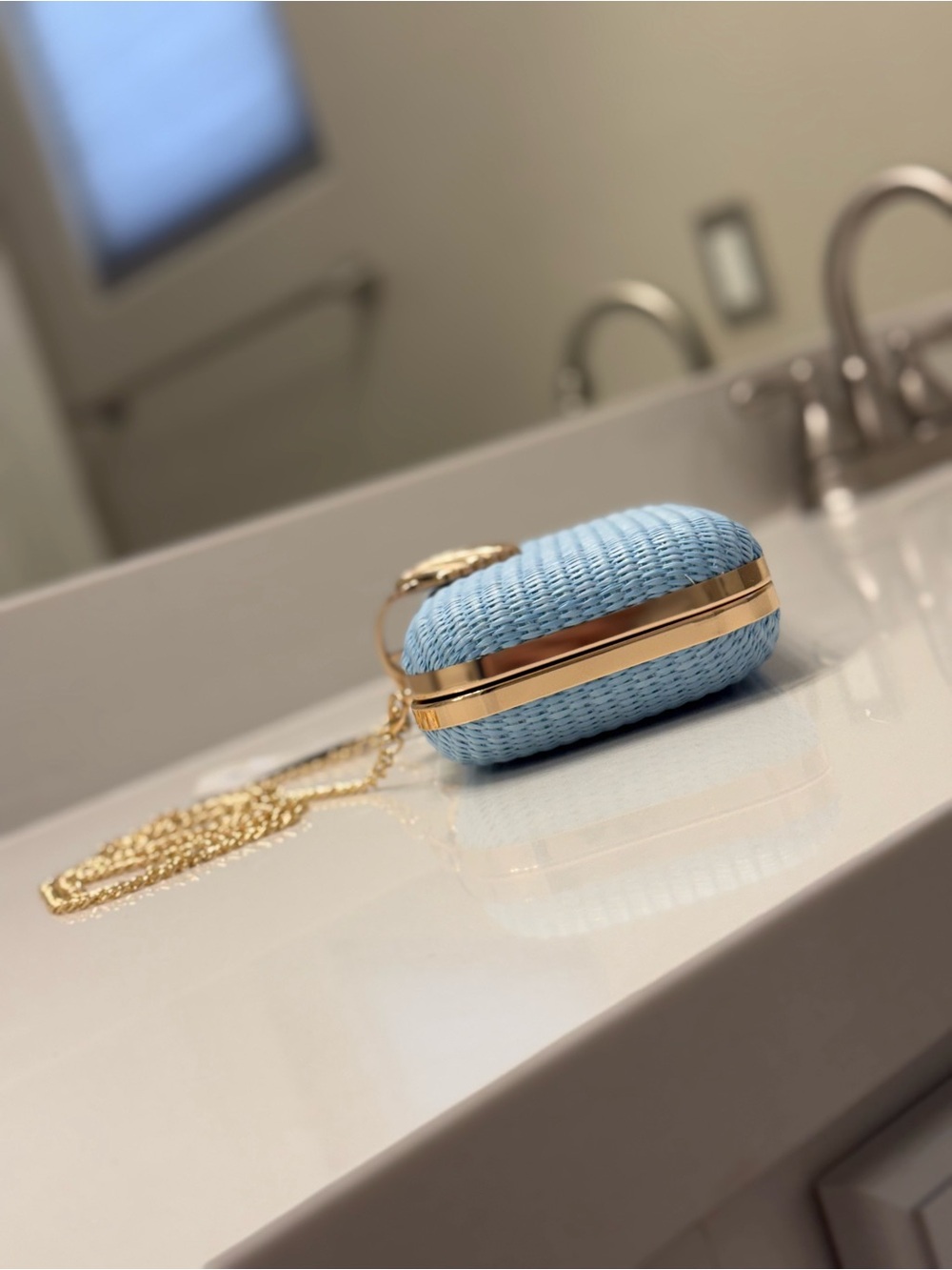 Tommy Bahama Light Blue Woven Shell Clutch with Gold Chain NWT - Picture 10 of 12